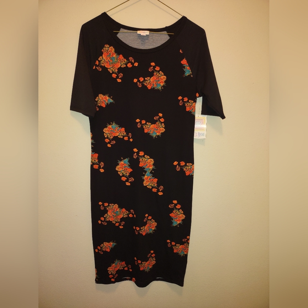 LulaRoe Julia - S (6-8) Black with Red Roses Pattern